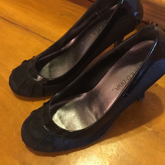 Wild Diva Satin black heels - size 7 - Picture 2 of 3